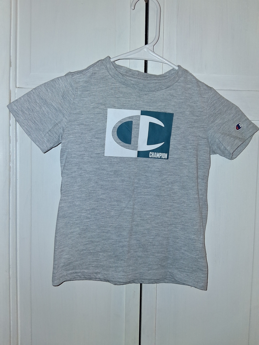 Champion Boys Size 4T Gray Logo Tee Like New
